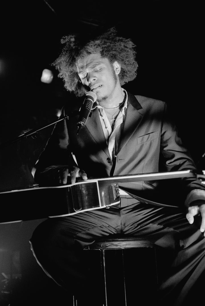 Maxwell Performs In London
