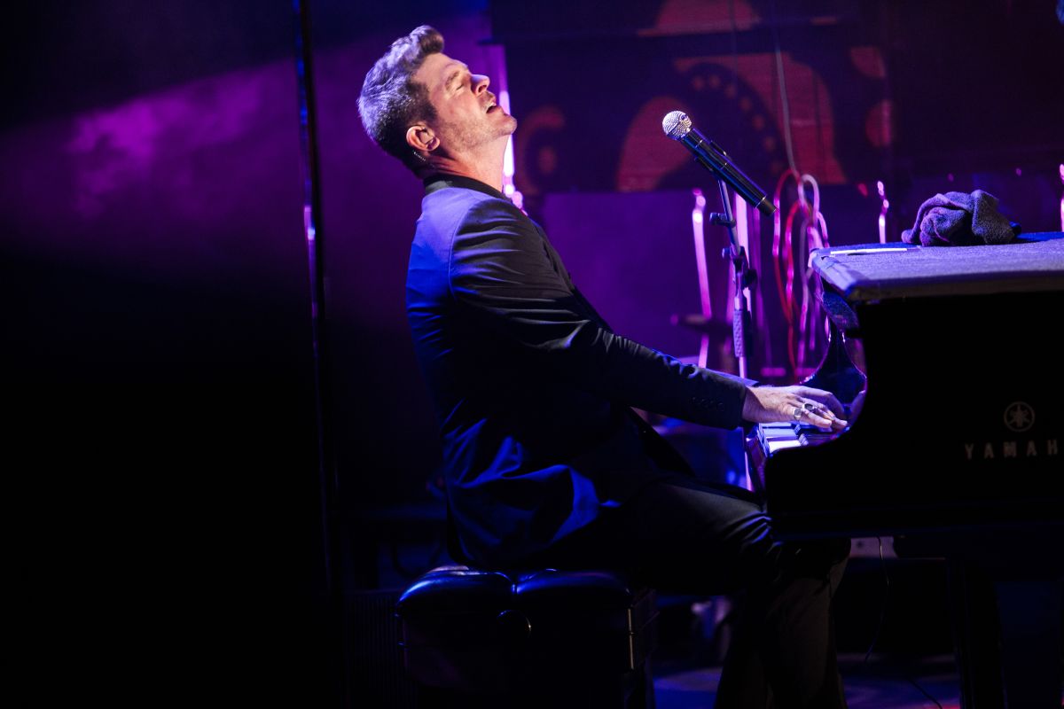 Stone Soul 2019 -- Robin Thicke
